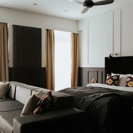 Tg Aparthotel *